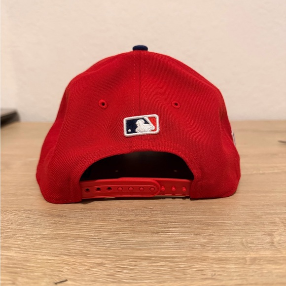 Men's New Era Red Philadelphia Phillies 2025 MLB Postseason Side Patch 9SEVENTY - Picture 8 of 8